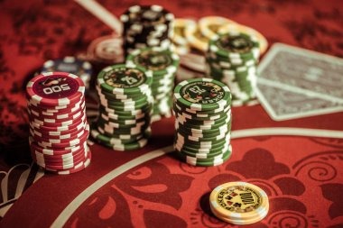 hp77 mobile app showing Sic Bo Dadu betting interface and live dice roll